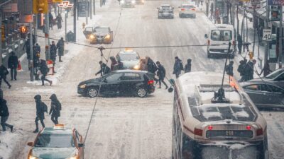 تحذير من عاصفة ثلجية وبدأ تساقط الثلوج على مناطق تورنتو الكبرى