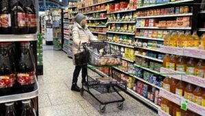 كندا تعلن عن تمويل جديد لمعالجة أزمة السكن وارتفاع أسعار البقالة