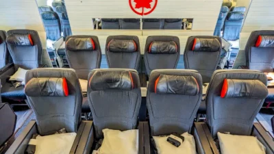 مضيفو Air Canada يتحدّون أمر العودة للعمل ويواصلون الإضراب