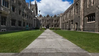 يمكنك التسجيل للحصول على شهادتين بجامعة تورونتو للعثور على وظائف مهمة في كندا
