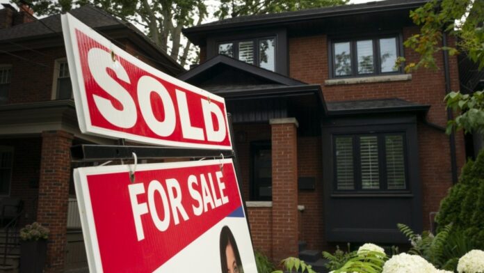 مبيعات المنازل في كندا