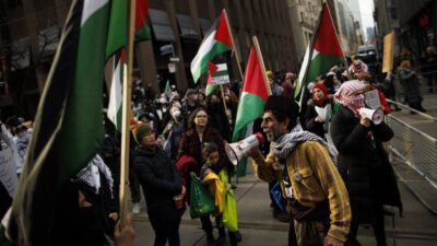القبض على شخص في مظاهرة مؤيدة لفلسطين خارج حدث حضره ترودو