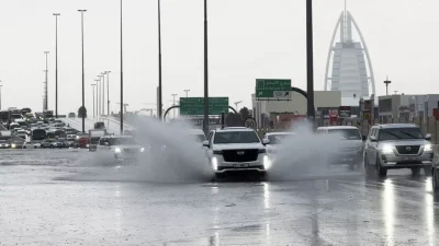 بعد التساقط التاريخي للأمطار … مطار دبي يواجه صعوبات عديدة لتشغيل الرحلات
