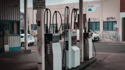 بعد دخول قرار ضريبة الكربون حيز التنفيذ… السائقون في أونتاريو يتعاملون مع زيادة أسعار البنزين