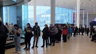 فيديو – طوابير طويلة للحصول على نظارات كسوف الشمس في كندا
