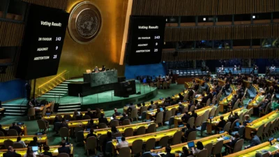 ما هي الدول التي عارضت وامتنعت عن التصويت لتأييد عضوية فلسطين في الأمم المتحدة؟