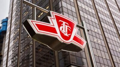 آلاف عمال النقل العام في تورونتو TTC يهددون بالإضراب
