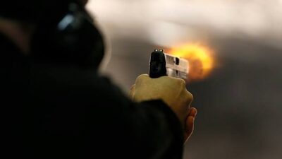 امرأة أمريكية تطلق النار على ابنتها وتغرق ابنها في حوض نافورة!