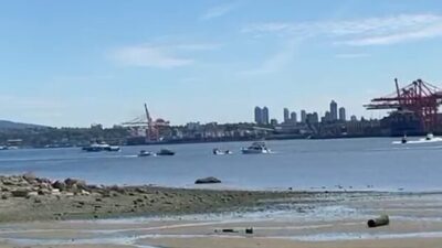 فيديو – اصطدام طائرة مائية بقارب في Coal Harbour بفانكوفر