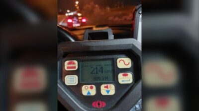 ضبط فتاة 19 عاما تقود بسرعة 214 وتحمل رخصة G1 في ميسيساجا