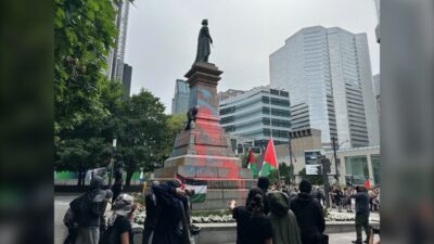 متظاهرون مؤيدون لفلسطين يقيمون مخيم احتجاج في ساحة عامة بمونتريال
