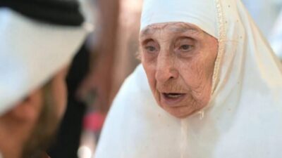وصول امرأة تبلغ 130 عاما لأداء مناسك الحج في السعودية!
