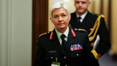 رسميا … تعيين جيني كارينيان لتصبح أول امرأة رئيسة للجيش الكندي في التاريخ