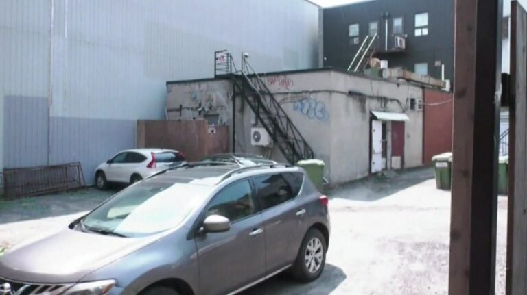 a student returned to her chinatown apartment and 1 6963756