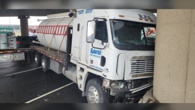 اغلاق 5 ممرات في الطريق السريع 401 بأونتاريو بعد حادث اصطدام