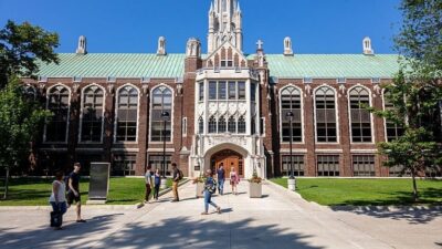 جامعة وندسور توافق على مطالب المتظاهرين المؤيدين لفلسطين