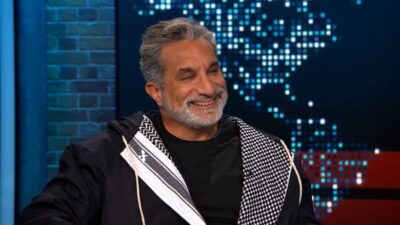 الإعلامي المصري باسم يوسف ينضم إلى لجنة تحكيم برنامج Arabs Got Talent