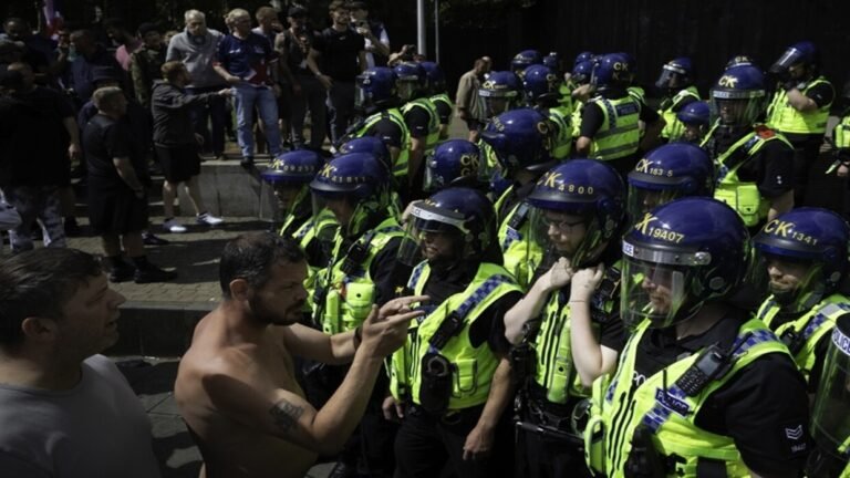 أعمال الشغب في بريطانيا