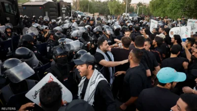 الآلاف يقتحمون السفارة الأمريكية في العراق