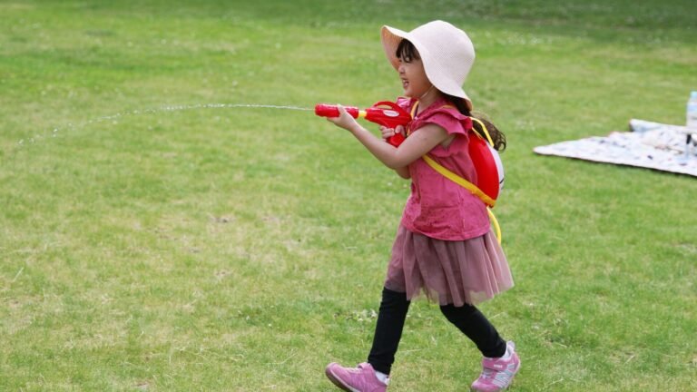 The girls fight with water cannons