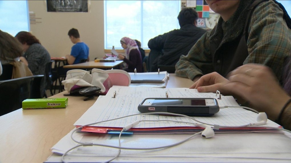 lecce cellphone ban 1 4668868 1725287006789