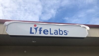 عمال مختبرات LifeLabs في كندا يستعدون للإضراب