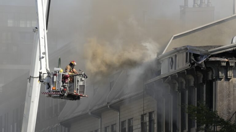 fire old montreal 1 7063511 1728135987644