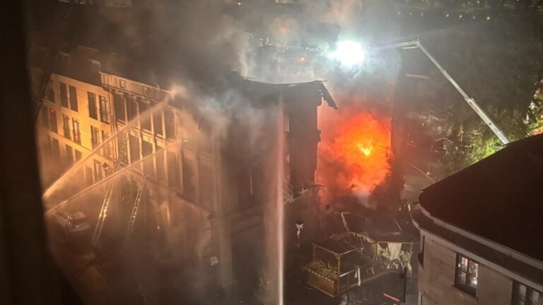 firefighters put out blaze in old montreal 1 7062164 1728742289786
