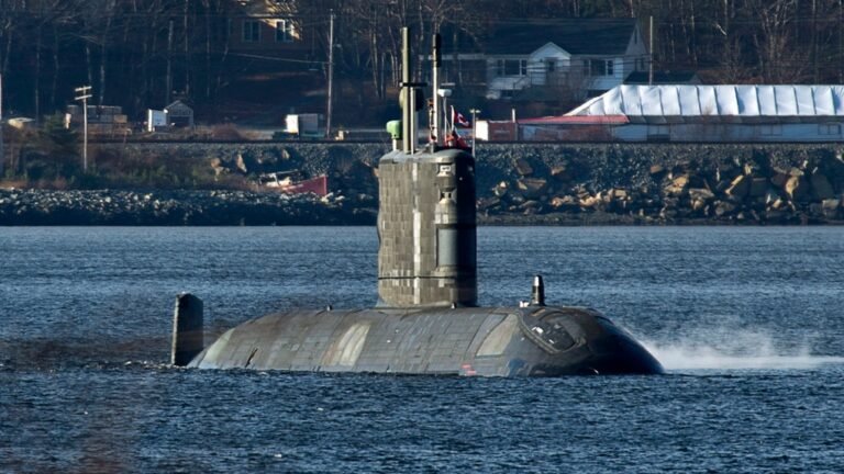 hmcs windsor canadian submarine 1 1320883 1627402002628