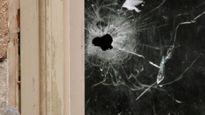 أب تحت الصدمة بعد اطلاق النار على منزله وأطفاله نائمين في أونتاريو!