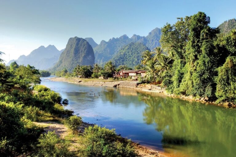 Intrepid Travel laos vang vieng song river