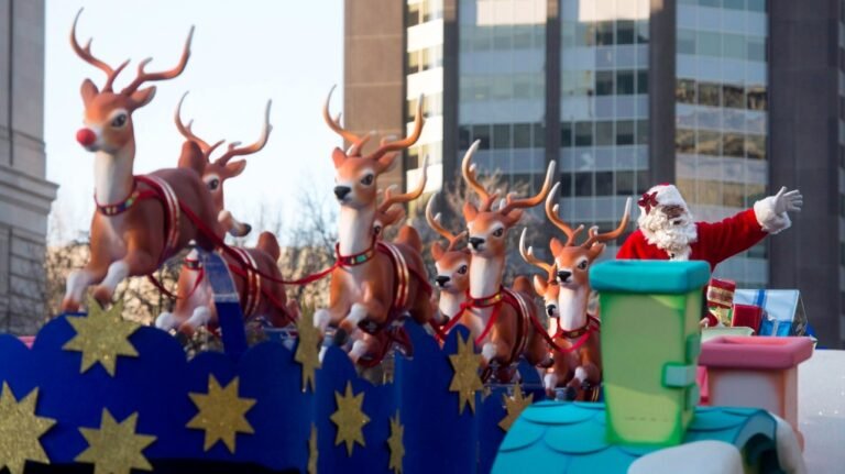 santa claus parade in toronto 1 3682221 1730324338000