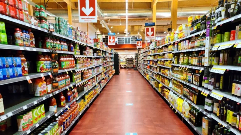 the inside of a grocery store in quebec qc