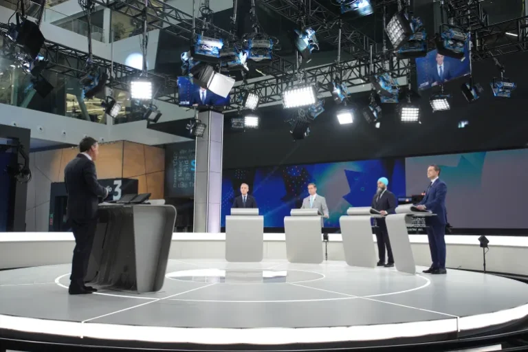 AFP LEG v HighRes CanadaVotePoliticsDebate