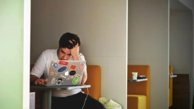 آلاف الوظائف مهددة في كندا بسبب الحرب التجارية مع أمريكا