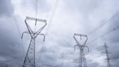 55 ألف منزل في كيبيك وأونتاريو بدون كهرباء