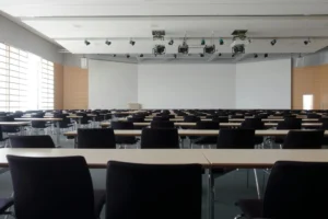 الأسر الكندية تستعد للعودة إلى المدارس وسط ارتفاع تكاليف المستلزمات