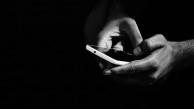 حظر الهواتف في مدارس كيبيك يغيّر سلوك الطلاب