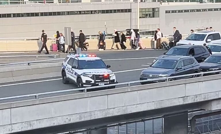 مطار تورونتو