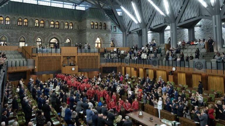 برلمان أونتاريو يستأنف جلساته وسط جدل واسع بشأن مساعدات الطلاب