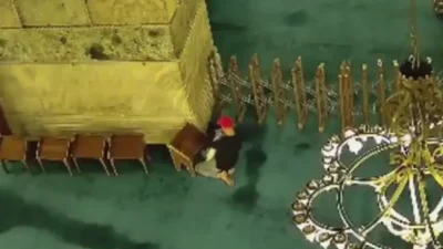 فيديو – القبض على شخص أضرم النار داخل مسجد آيا صوفيا في إسطنبول