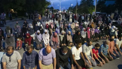 منظمات حقوقية تحذر من قرار كيبيك لحظر الصلاة في الأماكن العامة