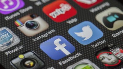 خبراء: حظر مواقع التواصل لأقل من 16 عاما في كندا سيكون معقدا