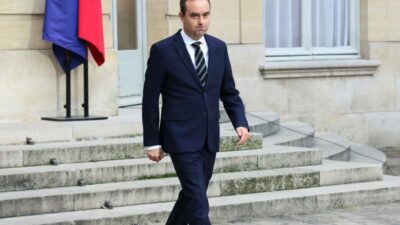 استقالة رئيس وزراء فرنسا بعد أقل من 24 ساعة من إعلان حكومته