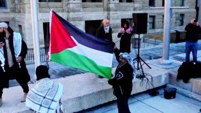 رفع العلم الفلسطيني لأول مرة في تاريخ كالغاري وسط حضور شعبي واسع