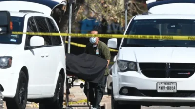 مسلح يرتدي قميصا يحمل علم إيران يقتل شخصين ويصيب 14 في تكساس الأمريكية