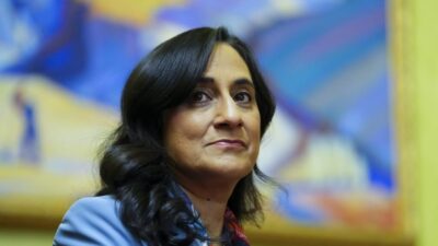 وزيرة الخارجية الكندية تدين إساءة معاملة كنديين قرب غزة