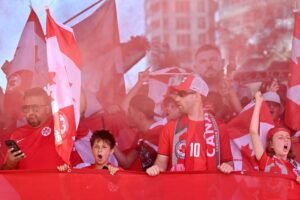 أجواء جماهيرية مميزة في فانكوفر قبل مباراة كندا وقطر في كأس العالم