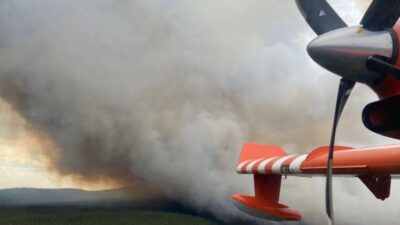 حرائق الغابات في لابرادور تفرض إجلاءات وتعزيزات جوية