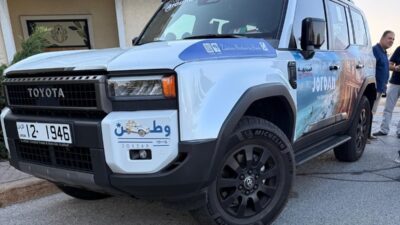 الرحالة الأردني الدكتور عبدالسلام العجارمة يصل كندا بسيارته الأردنية “وطن”